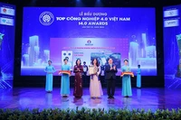 Des entreprises technologiques sont récompensées lors de la quatrième cérémonie des Vietnam Industry 4.0 Top Awards. Photo : nhandan.vn