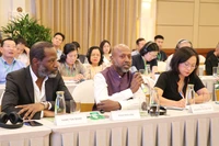Des experts étrangers participent au forum. Photo : VNA