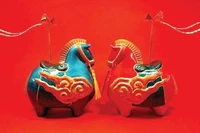 "Cheval aux fleurs d’abricot". Photo: nhandan.vn