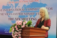 Mme Rosemarie Mizo, présidente du Comité international et du Comité national allemand du Village de l’Amitié, s'exprime lors de la cérémonie de signature. Photo: VNA