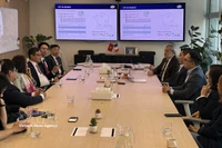 Séance de travail entre l'ambassadeur du Vietnam en France, Trinh Duc Hai, et les représentants de FPT en France. Photo: VNA