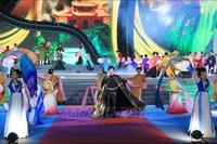 La soirée d’ouverture marque les esprits grâce à des spectacles impressionnants réunissant près de 600 artistes. Photo: VNA