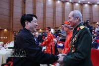 Le président Luong Cuong adresse ses vœux de Nouvel An lunaire aux populations de la province de Lao Cai. Photo : VNA