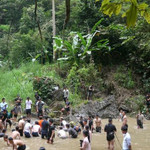 La pêche à mains nues dans le ruisseau de Lâm Bình, une fête originale à Tuyên Quang