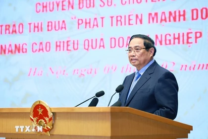 Le Premier ministre Pham Minh Chinh, président du Conseil central d'Émulation et de Récompense préside la cérémonie de lancement de deux mouvements majeurs. Photo : VNA