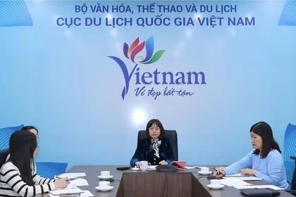 La directrice générale adjointe de l'Autorité nationale du tourisme du Vietnam, Nguyen Thi Hoa Mai, préside une réunion en ligne sur l'organisation de l'ITE HCMC 2026. Photo : TITC