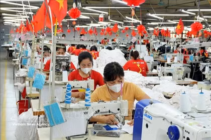 Ligne de production de vêtements destinés à l'exportation à Bac Ninh. Photo : VNA