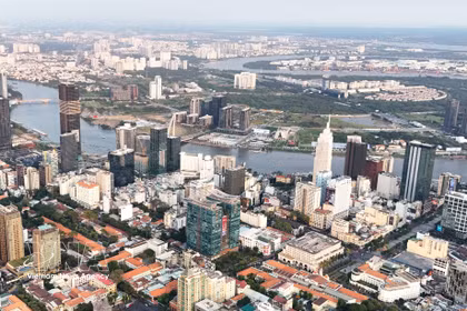Le centre de Hô Chi Minh-Ville et la péninsule de Thu Thiem, site retenu pour le développement du Centre financier international du Vietnam. Photo: VNA