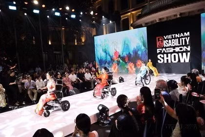 Le 4 août 2025, le Défilé de mode vietnamien pour personnes handicapées 2025 (VDFS), sur le thème « La forme de la volonté », a été officiellement lancé au Musée des Beaux-Arts. (Photo : VNA)