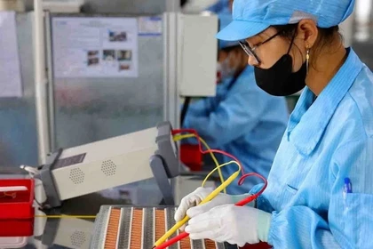 Fabrication de composants électroniques. (Photo : VNA)