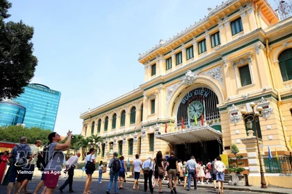 La Poste centrale, un joyau architectural unique au cœur d'Ho Chi Minh-Ville, attire de nombreuses délégations internationales. Photo : VNA.