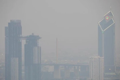 Bangkok est enveloppée d'un épais brouillard de pollution - Photo : Xinhua