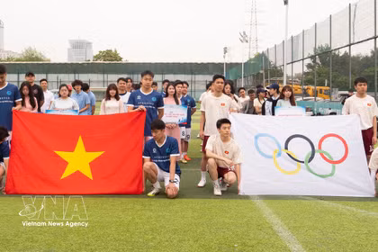 Des étudiants vietnamiens à Pékin et à Tianjin participent à une compétition sportive. Photo : VNA