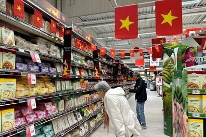 Des produits vietnamiens vendus au supermarché français. Photo: VNA