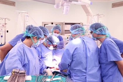 Actualité de la semaine : Six vies sauvées après une greffe multi-organes à l’Hôpital 108