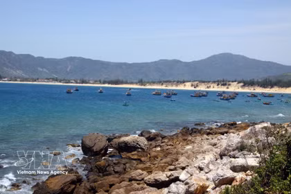 Vue paisible sur la mer depuis le cap Vi Rong. Photo : VNA