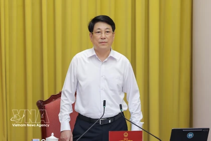 Le président de la République, Luong Cuong, a présidé une réunion de travail périodique avec le Bureau du président de la République dans l’après-midi du 27 février, au Palais présidentiel. Photo : VNA