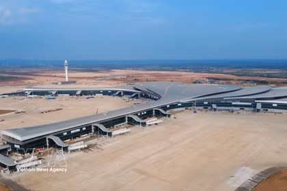 La piste d’atterrissage n°1 et les aires de stationnement du du projet de l’aéroport international de Long Thanh sont terminées. Photo : VNA