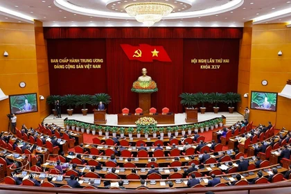 Séance de clôture du 2e Plénum du Comité central du Parti. Photo: VNA 