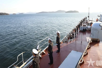 Le navire 015 - Trân Hung Dao quitte la base navale de Jinhae. Photo: qdnd.vn