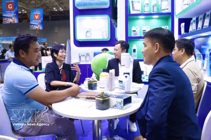 La première Exposition internationale vietnamienne des sciences et technologies de la pêche (VINAFIS EXPO 2026) a ouvert le 28 avril 2026, ses portes au Centre des expositions et des congrès de Saigon (SECC), à Hô Chi Minh-Ville. Photo : VNA