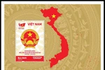 L'échantillon de bloc-feuillet représente l'emblème national de la République socialiste du Vietnam et une carte du pays.