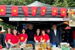 Au stand vietnamien. Photo : VNA