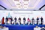Le secrétaire général et président To Lam et des délégués ont participé à la cérémonie commémorant les 35 ans de liaisons aériennes et touristiques entre le Vietnam et l'Australie. Photo : VNA