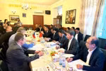 Panorama de la table ronde à Prague. Photo: VNA