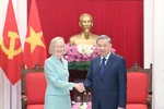 Le secrétaire général du Parti communiste du Vietnam To Lam reçoit l’ambassadrice d’Australie Gillian Bird. Photo : VNA