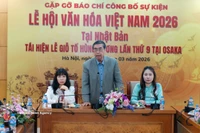 Nguyen Phu Binh, ancien vice-ministre des Affaires étrangères et président de l’Association de liaison avec les Vietnamiens résidant à l’étranger à la rencontre avec la presse. Photo: VNA