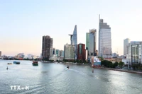 Le centre-ville d'Ho Chi Minh-Ville se situe sur les rives de la rivière Saïgon. Photo : VNA