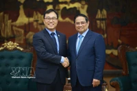 Le Premier ministre vietnamien Pham Minh Chinh et Choi Young Sam, ambassadeur de la République de Corée. Photo: VNA