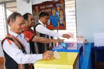 Des personnes issues des minorités ethniques dans la province de Gia Lai se sont rendues aux urnes le 15 mars. Photo : VNA