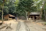  Le poste de commandement de l'armée vietnamienne durant la campagne Diên Biên Phu est une attraction touristique populaire. Photo : VNA