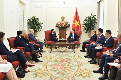 Le ministre des Affaires Lê Hoai Trung (droite) et le ministre canadien du Commerce international, Maninder Sidhu. Photo: Le ministère vietnamien des Affaires étrangères