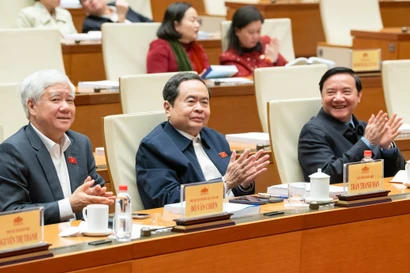 Le président de l'Assemblée nationale Trân Thanh Mân (centre). Photo: VNA