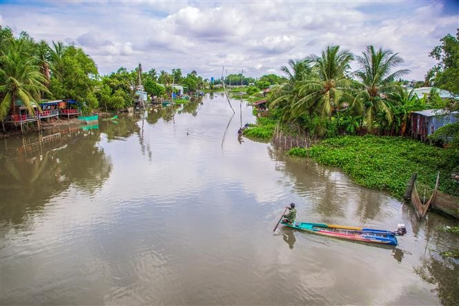 La vie simple des habitants le long d’un bras de la rivière Vàm Co Dông constitue un charme authentique et pittoresque, typique de la région fluviale de Tây Ninh. Photo : Giang Phuong - VNA