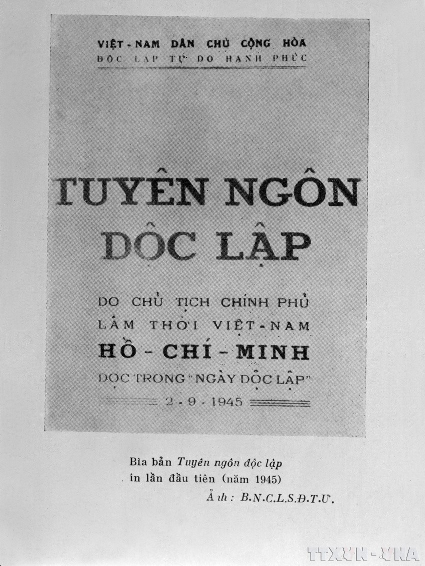 La Déclaration d’indépendance — acte fondateur du premier État démocratique populaire d’Asie du Sud-Est — remit le nom du Vietnam sur la carte politique du monde. Elle fut rédigée par le Président Hô Chi Minh, dans la nuit du 28 août 1945, au domicile du bourgeois national Trinh Van Bô (48, rue Hàng Ngang, Hanoï). Photo : Archives de la VNA