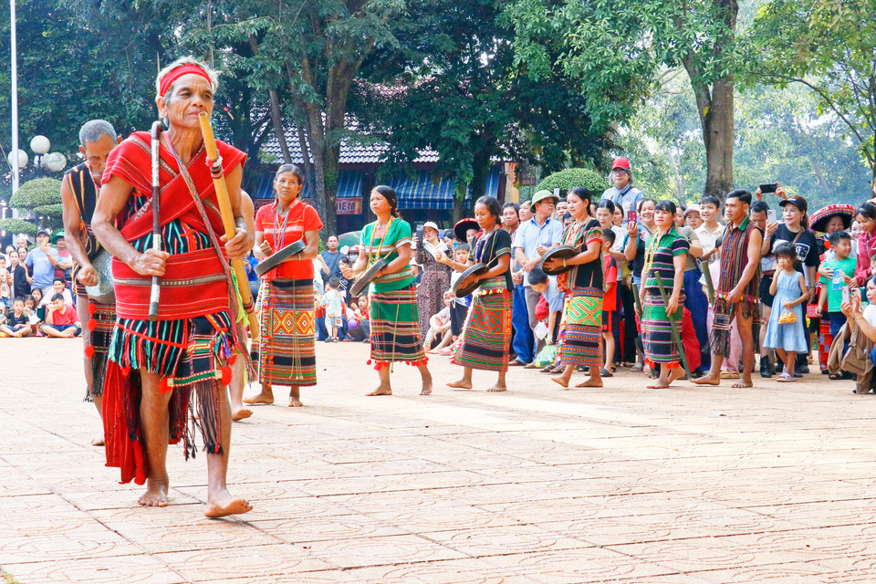 Reconstitution du Festival de l'amitié communautaire des ethnies S'tiêng et M'nông... dans la zone de préservation culturelle de l'ethnie minoritaire S'tiêng, commune de Bom Bo, province de Dông Nai.