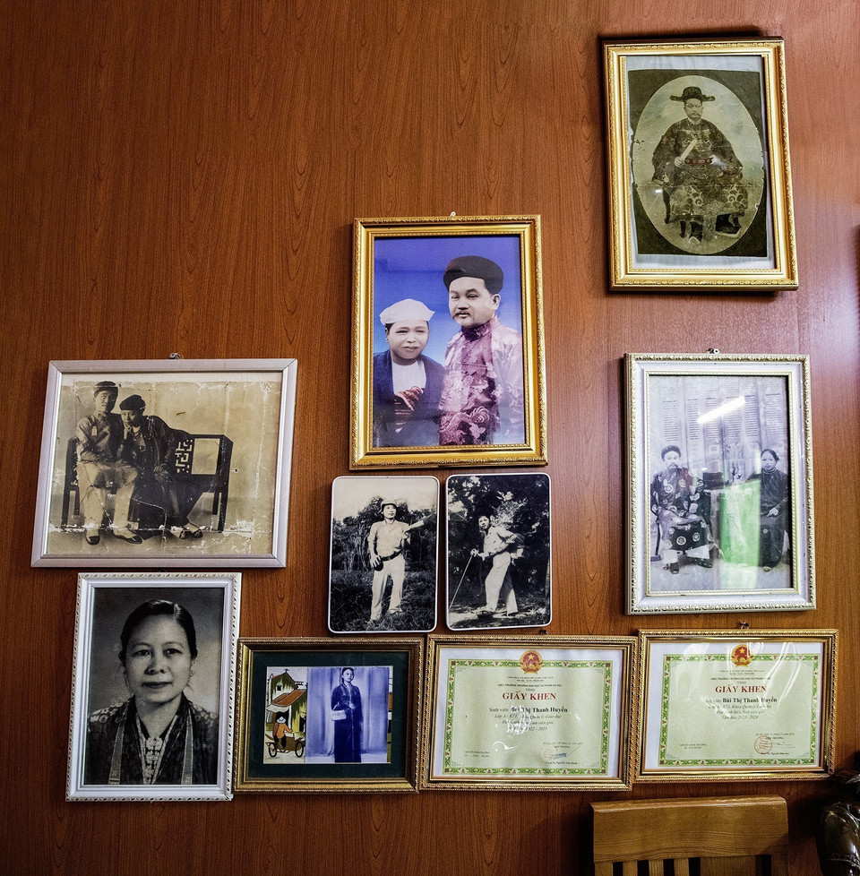 À Muong Coi, commune de Luong Son, province de Phu Tho, il préserve également un espace d’exposition présentant des photographies d’archives de la lignée des Dinh Công. Photo: VNA