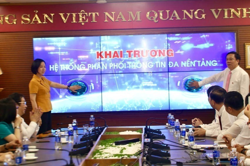 Cérémonie de lancement du site d’information chinhsachcuocsong.vn de la VNA pour fournir des mises à jour rapides sur les textes et les politiques récentes. Photo : VNA