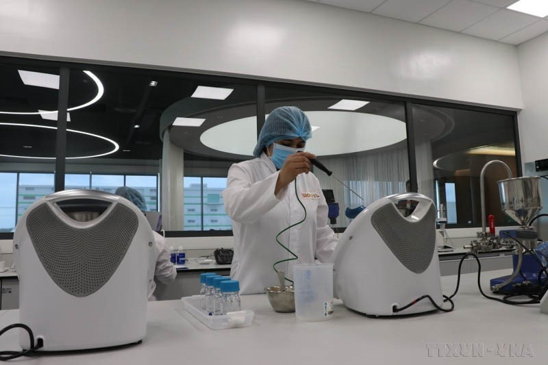 Bloom, le premier centre au Vietnam dédié à l'inspiration créative et à la promotion de l'innovation mondiale, fruit de la coopération entre Tetra Pak et DenEast (à capitaux suédois), a été mis en service le 4 juillet 2023 dans la zone industrielle Vietnam – Singapour IIA, province de Binh Duong.