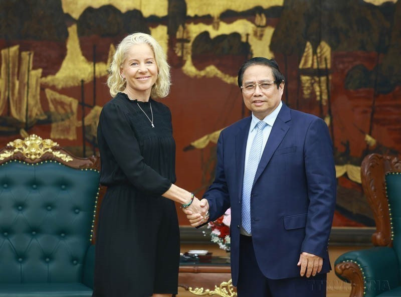 Le Premier ministre Pham Minh Chinh reçoit Susanna Campbell, présidente du groupe suédois Syre (Hanoï, 23 avril 2025).