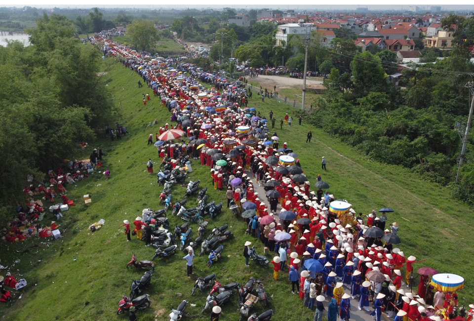 a Fête de Giong est un événement profondément ancré dans la vie de la commune de Phù Dông, mobilisant une large et fervente participation de ses habitants.