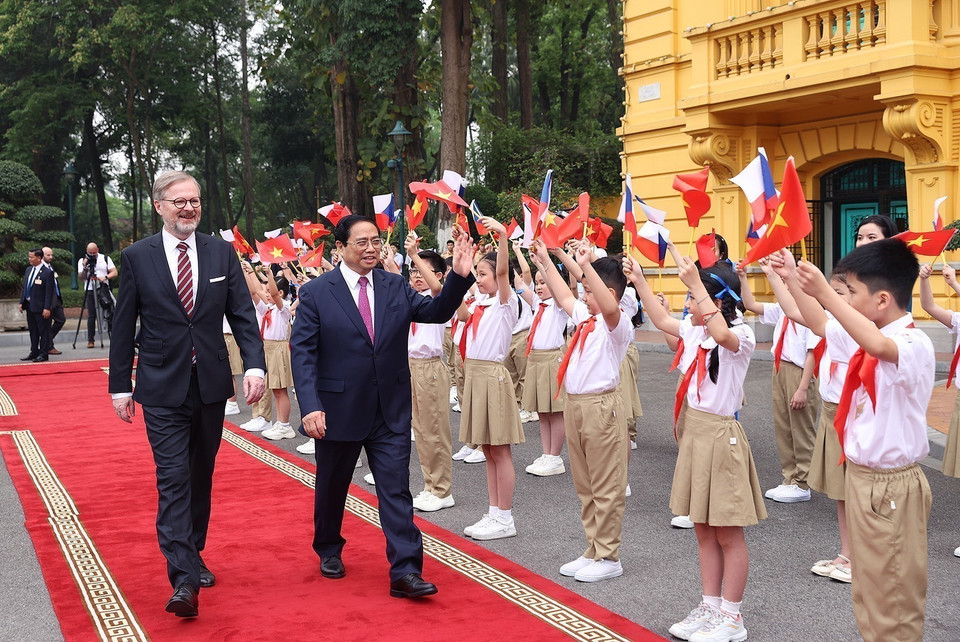 Cérémonie d'accueil du Premier ministre tchèque Petr Fiala en visite officielle au Vietnam le 21 avril 2023. Photo : Duong Giang/VNA