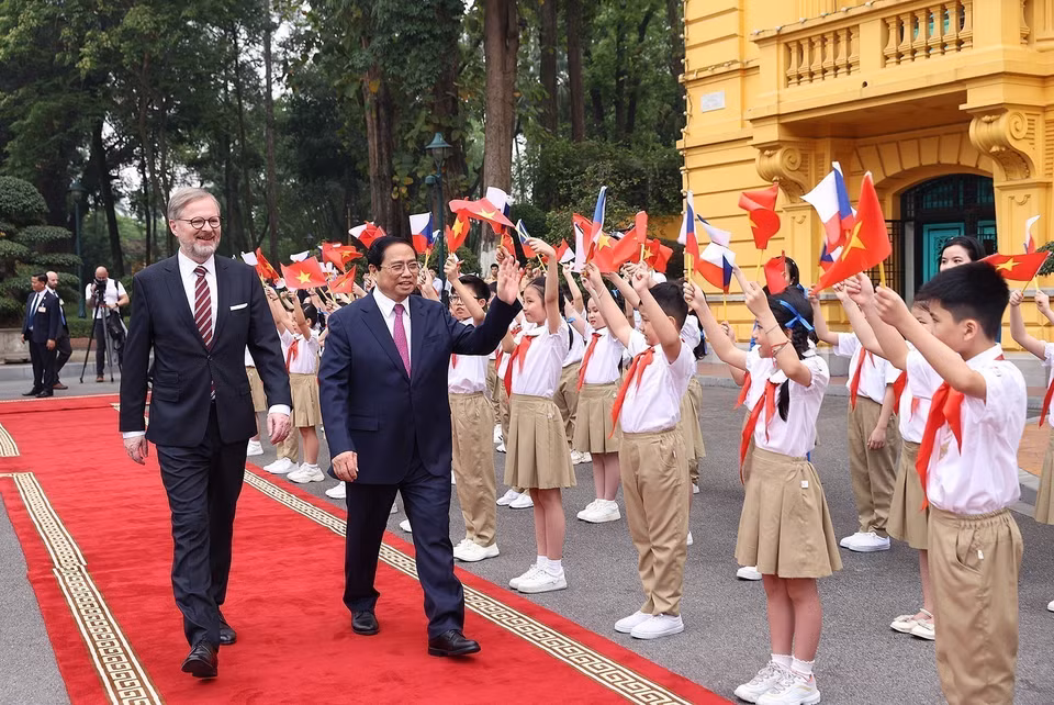 Cérémonie d'accueil du Premier ministre tchèque Petr Fiala en visite officielle au Vietnam le 21 avril 2023. Photo : Duong Giang/VNA