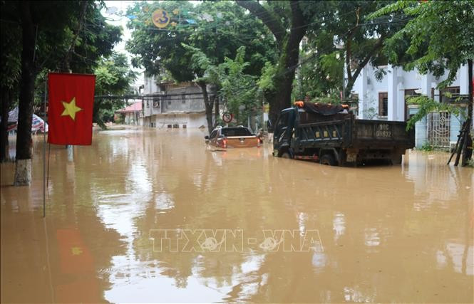 De nombreuses rues du quartier de Thuc Phan (Cao Bang) ont été profondément inondées. Photo: Chu Hieu/VNA