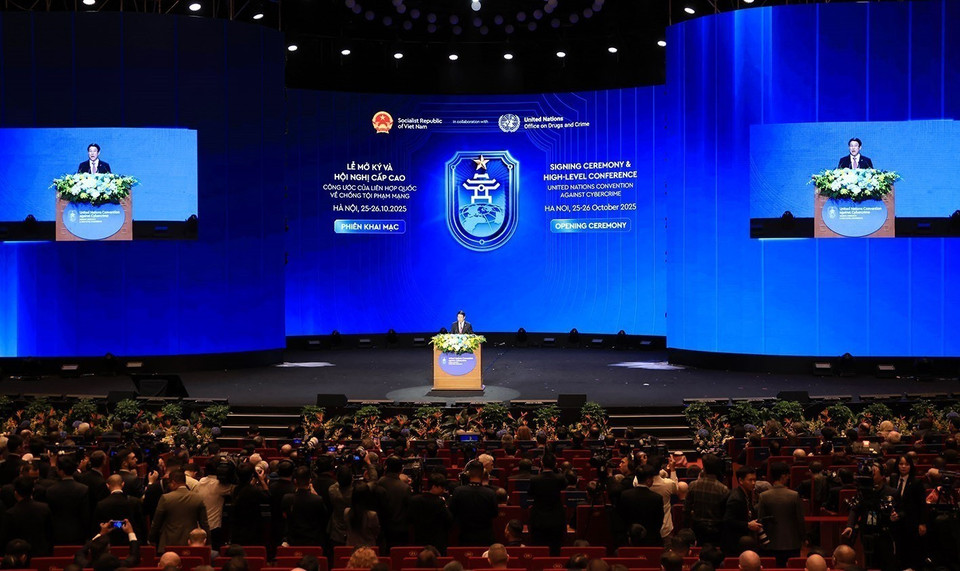 Le président de la République Luong Cuong prononce le discours d'ouverture de la cérémonie de signature et de la Conférence de haut niveau de la Convention des Nations Unies contre la cybercriminalité. Photo : Pham Kien - VNA