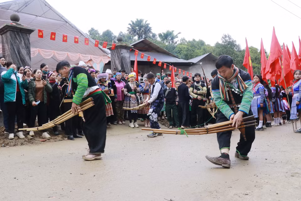 L'organisation de festivités joue un rôle essentiel dans la préservation du patrimoine culturel tout en offrant aux touristes des expériences immersives et mémorables.Photo : VNA